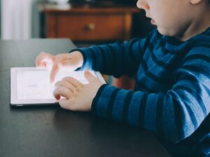 Moderní tablet je skvělá zábava a vzdělávání pro celou rodinu