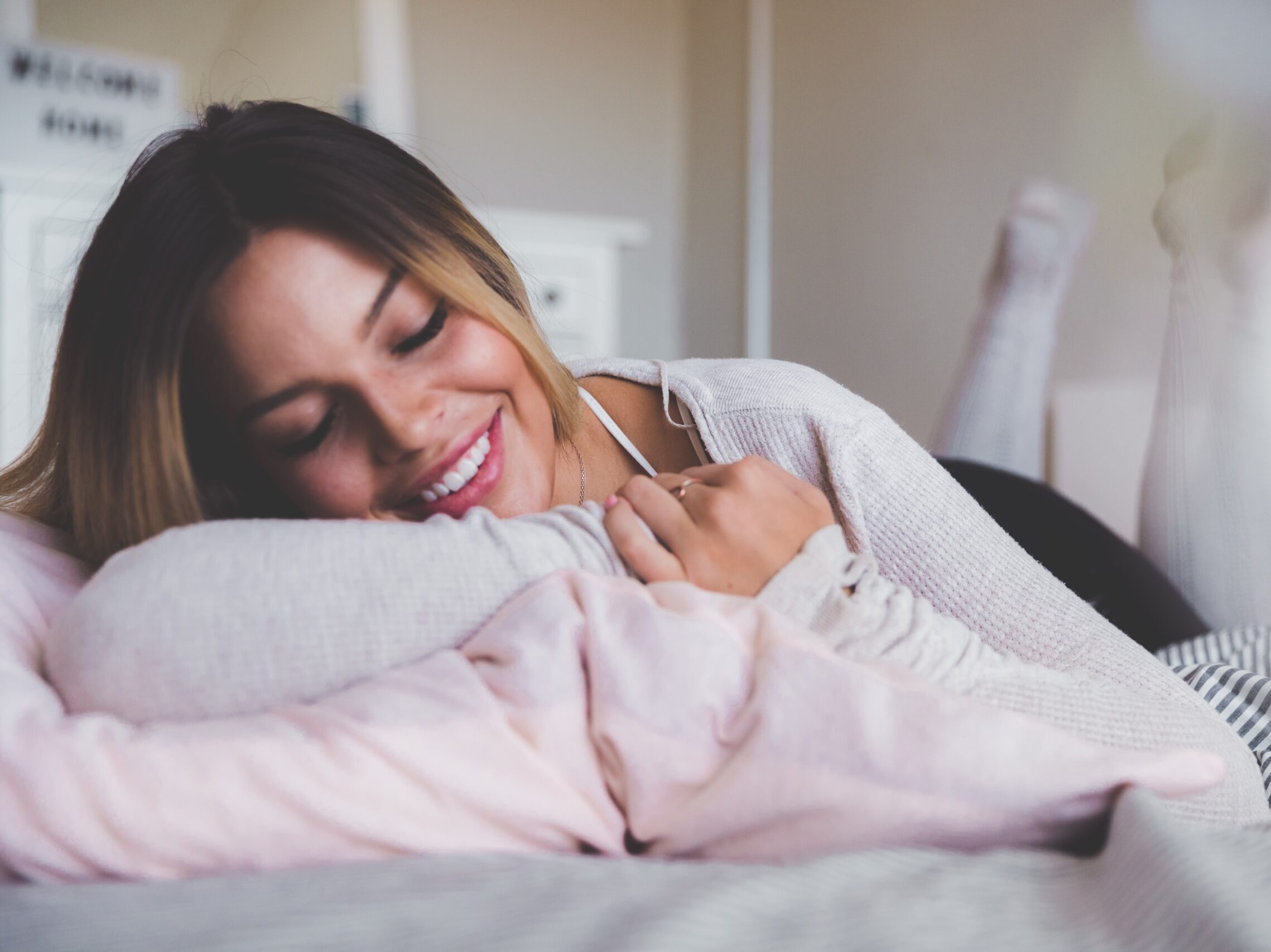 women's white long-sleeved shirt