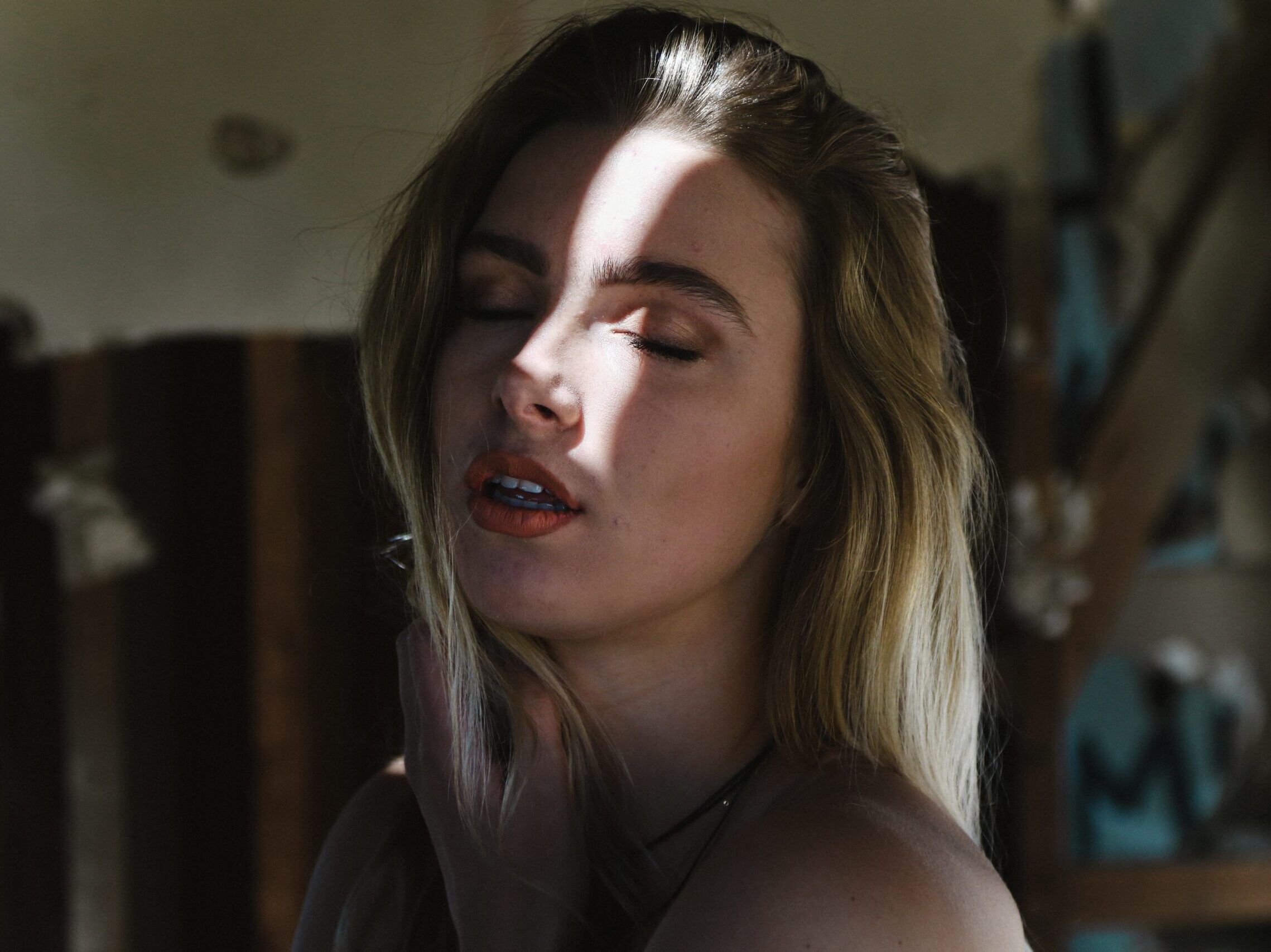 woman holding her hair