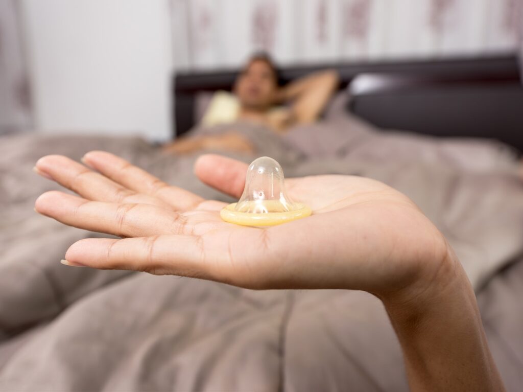 - ČasProŽeny.cz Close-up of Woman Holding Condom