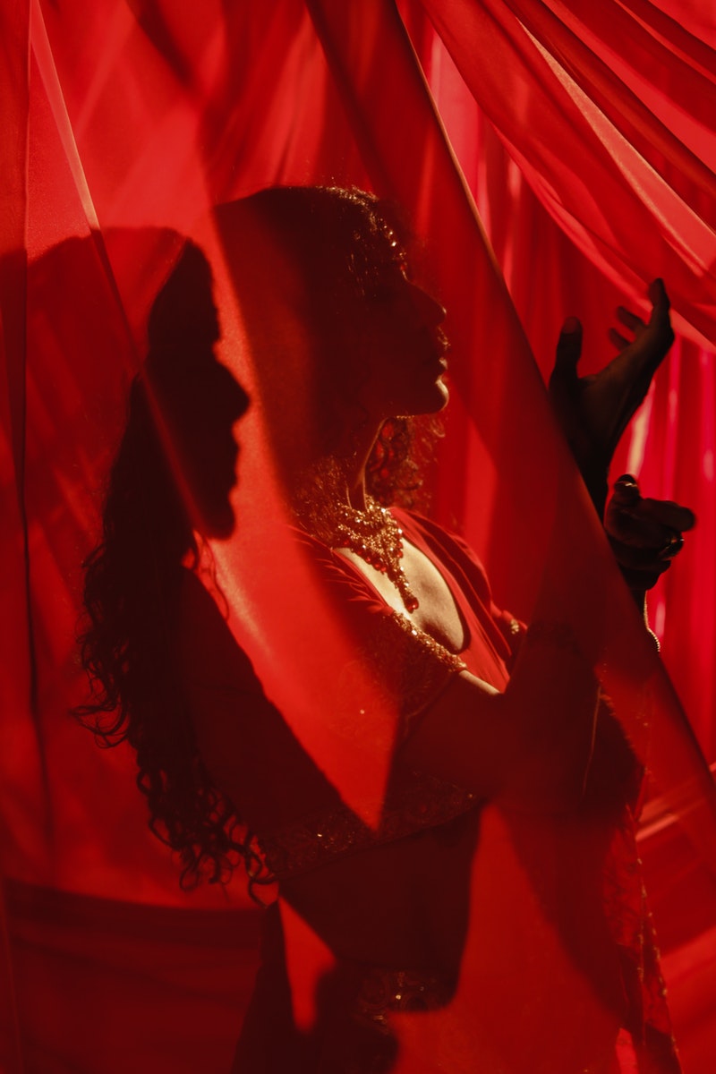 cottonbro - ČasProŽeny.cz Red and Black Abstract Painting