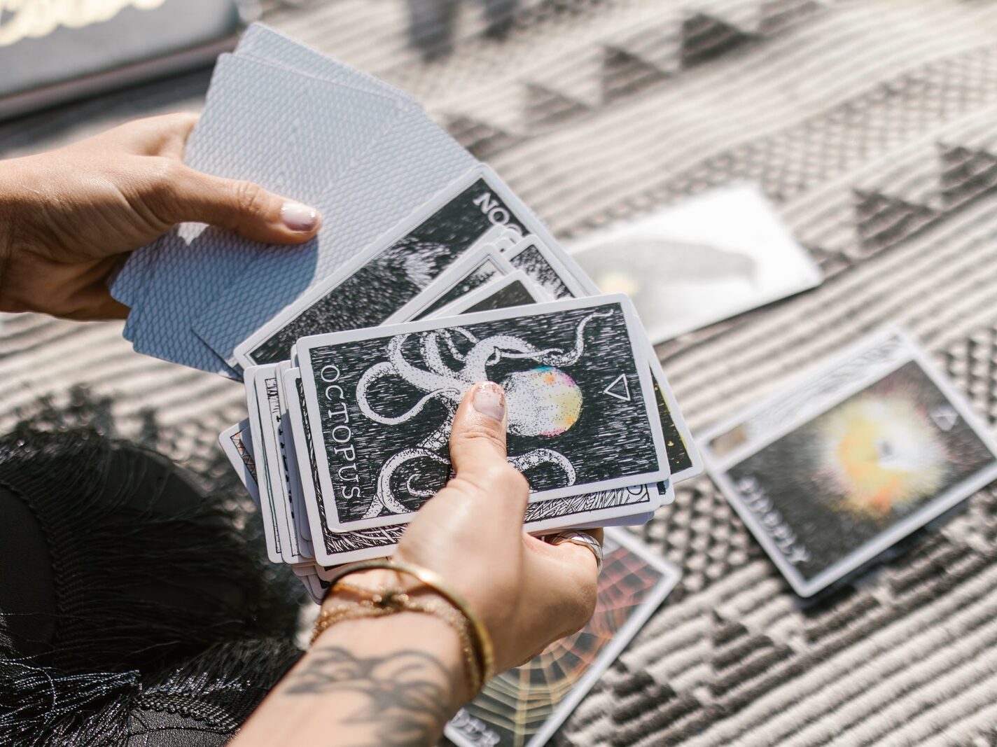 - ČasProŽeny.cz Person Holding White and Black Book