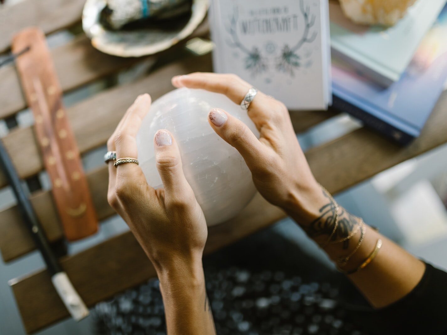 - ČasProŽeny.cz Person Holding Clear Glass Jar
