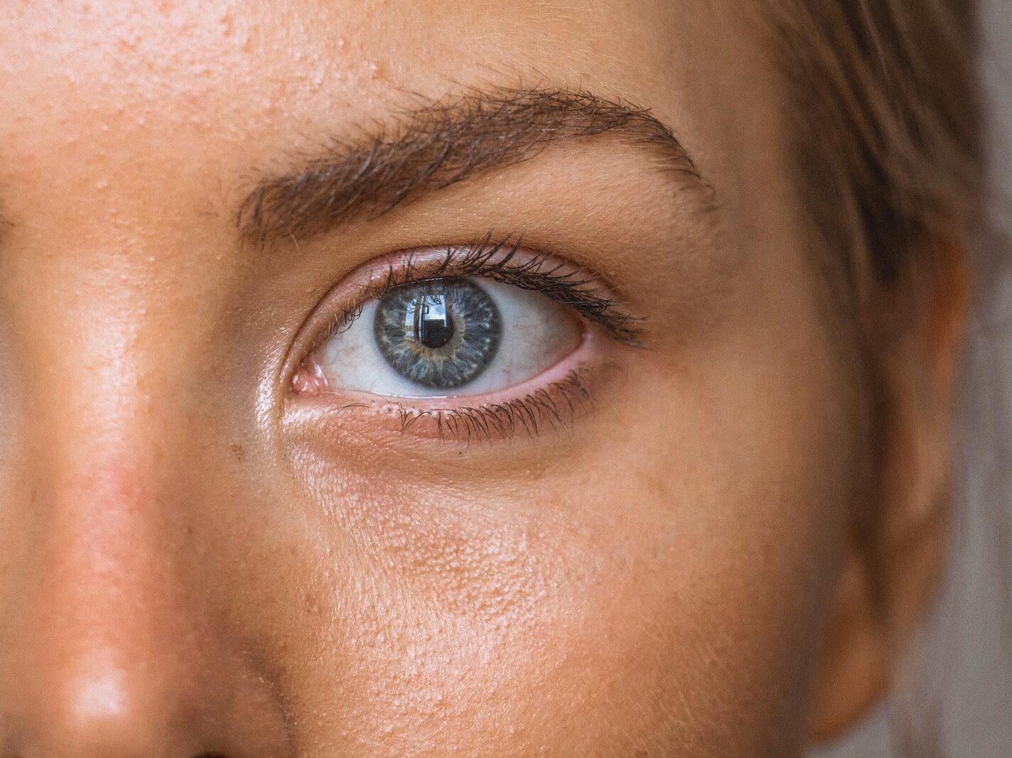 close-up photo of persons eye