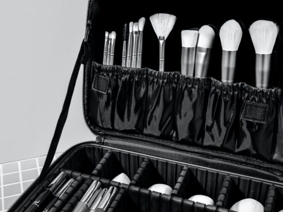 black makeup brush set in black case