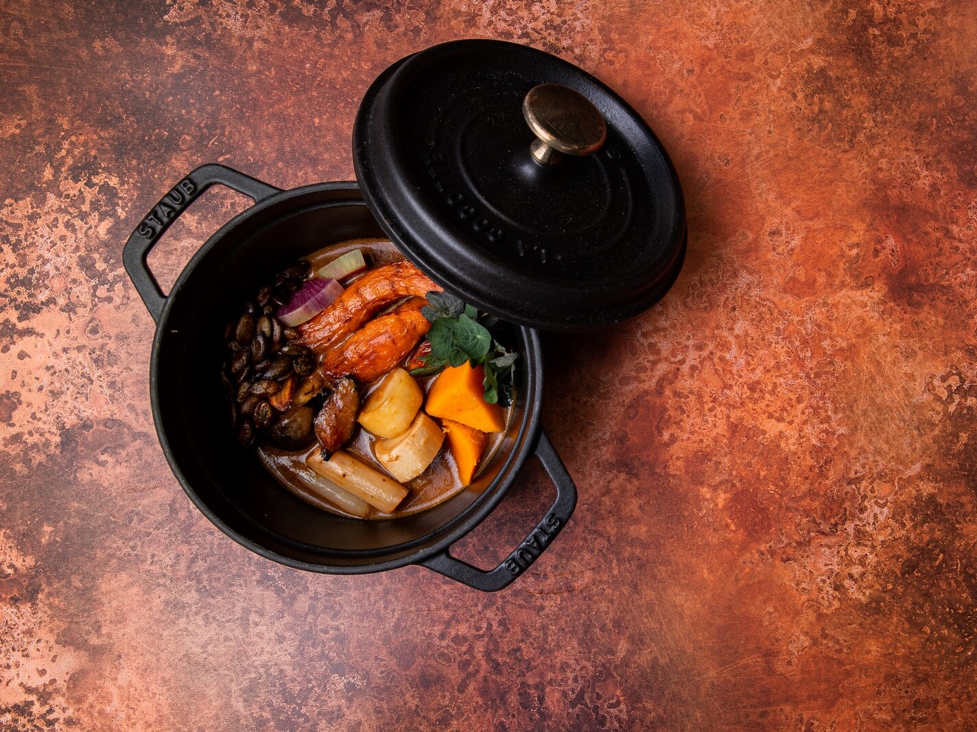 - ČasProŽeny.cz black cooking pan with food