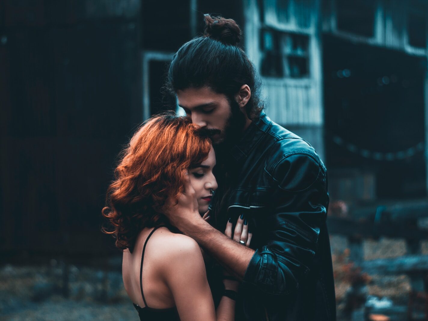 shallow focus photography of man and woman hugging