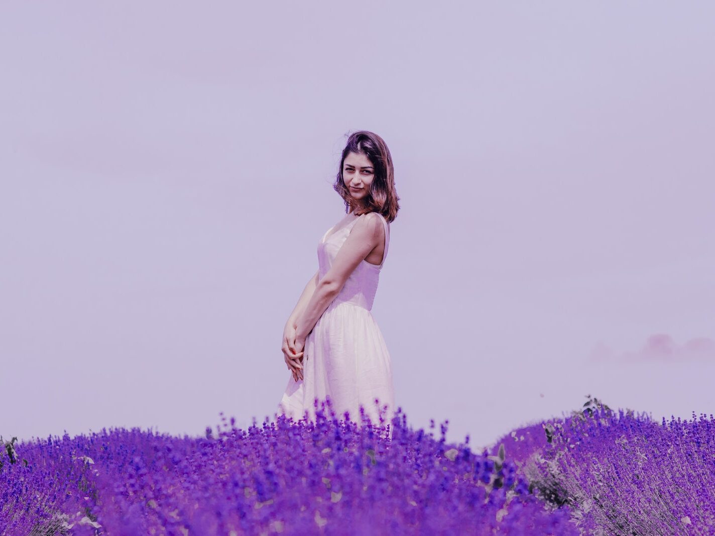 - ČasProŽeny.cz Photo of Woman Standing Near Lavender Field