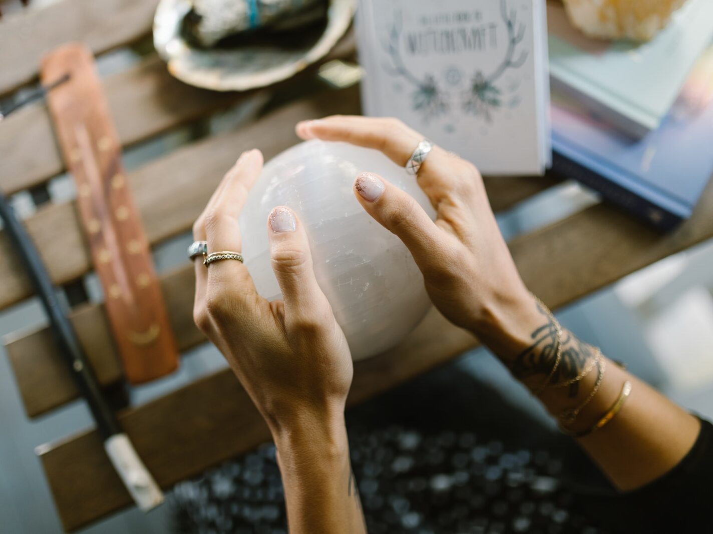 - ČasProŽeny.cz Person Holding Clear Glass Jar