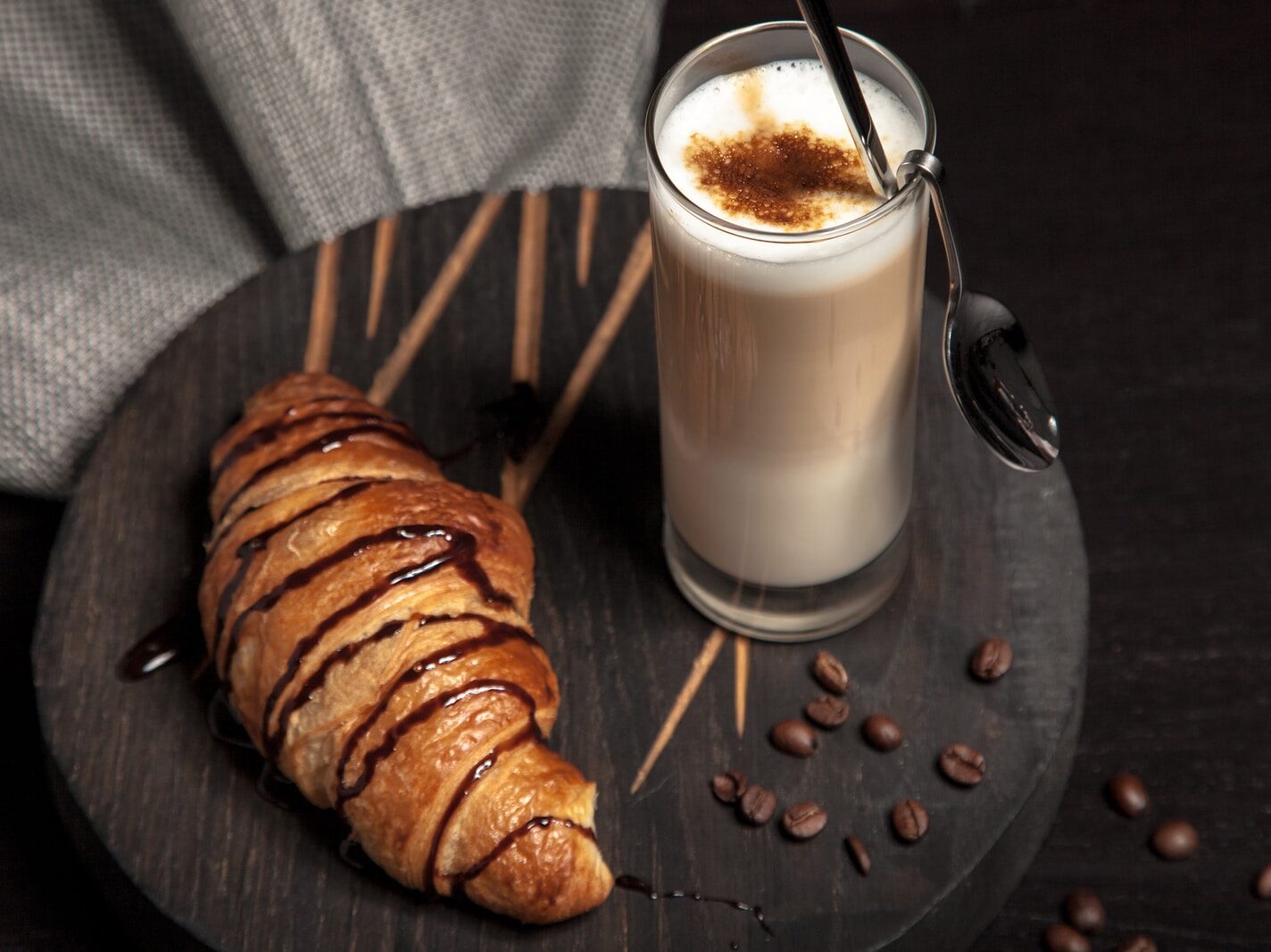 - ČasProŽeny.cz milk in drinking glass neat break