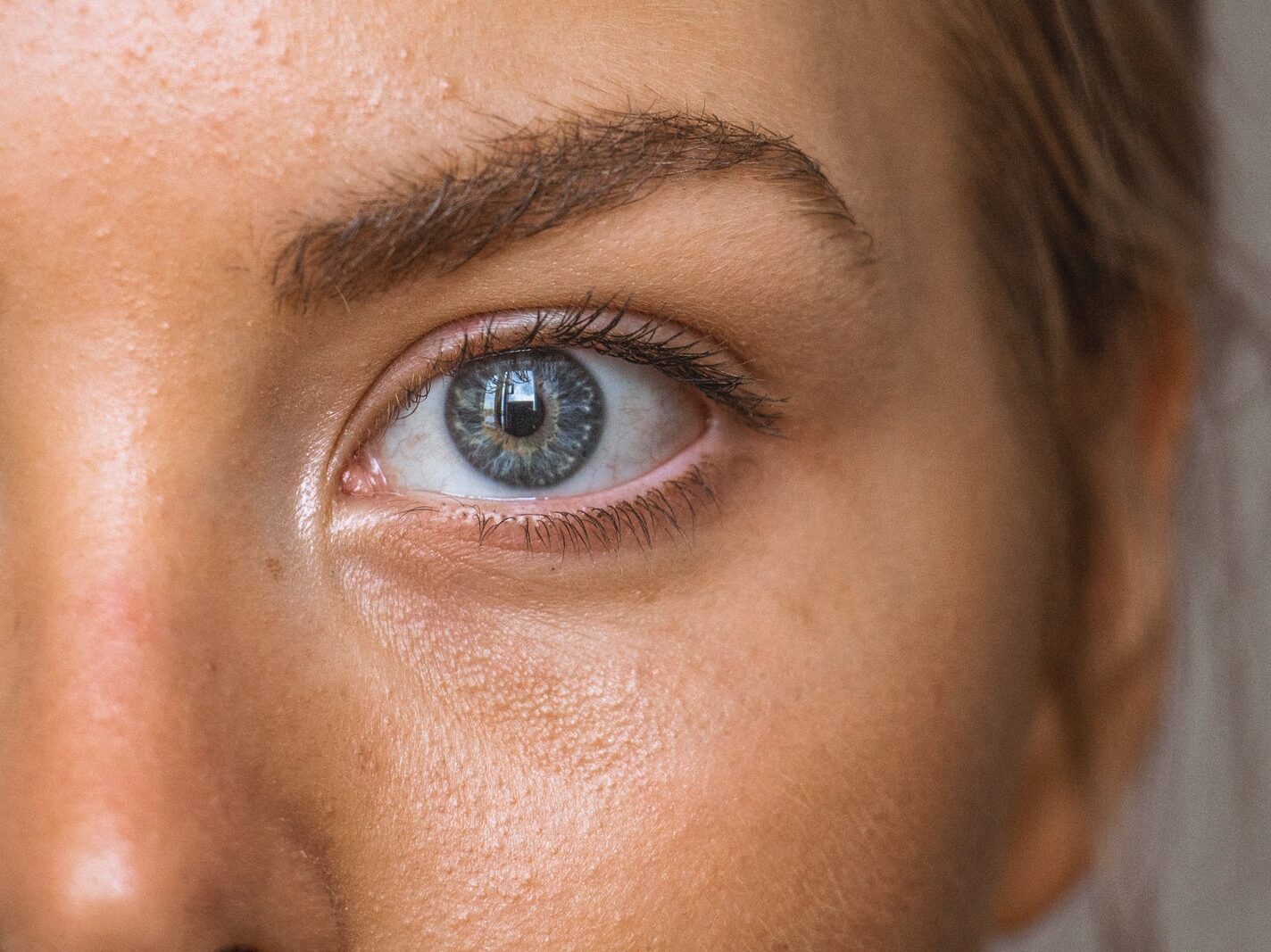 close-up photo of persons eye
