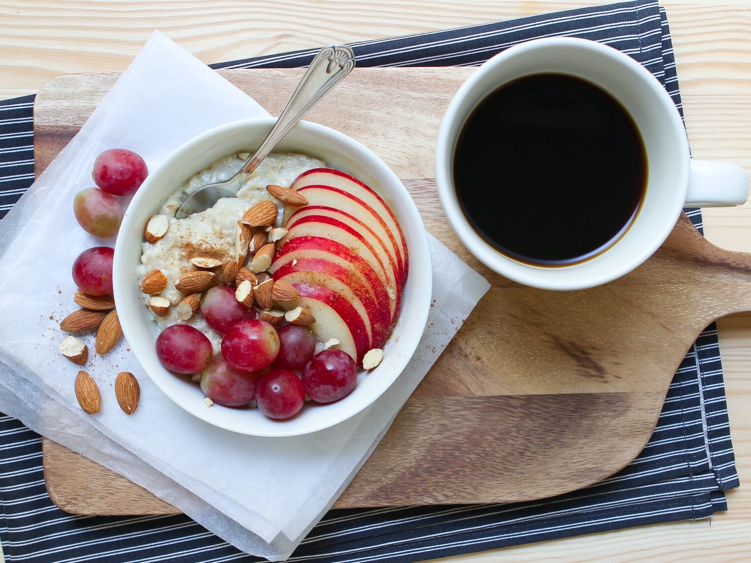 - ČasProŽeny.cz red fruit on white ceramic bowl
