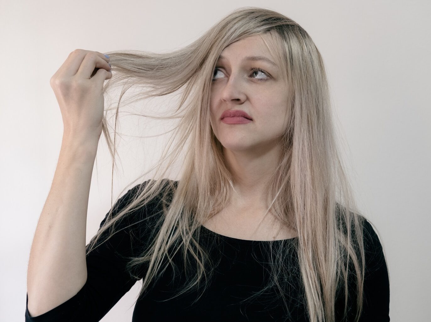 woman in black scoop neck shirt