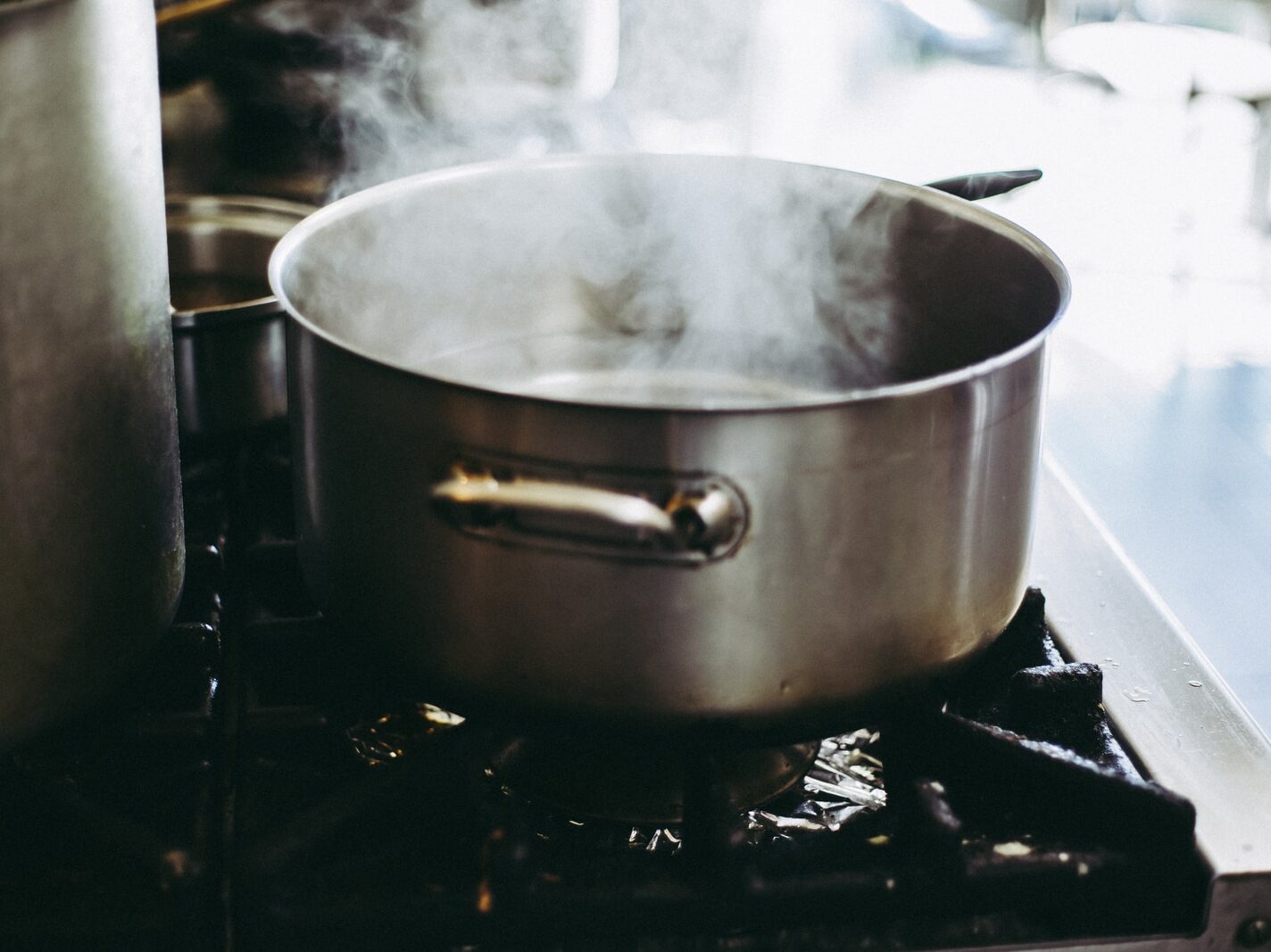 stainless steel cooking pot with lid