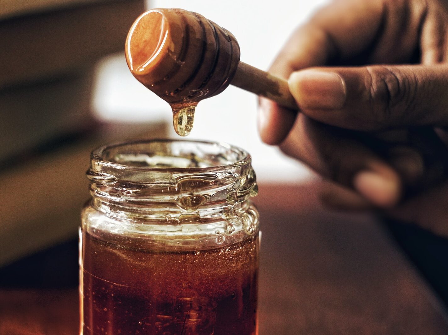 honey jar with honey comb