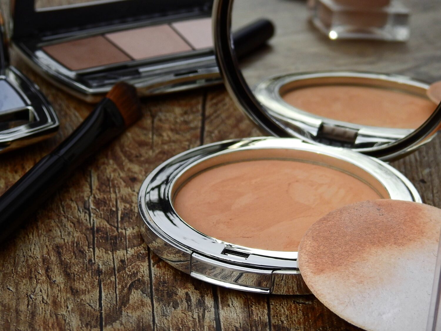 Round Grey Foundation Canister