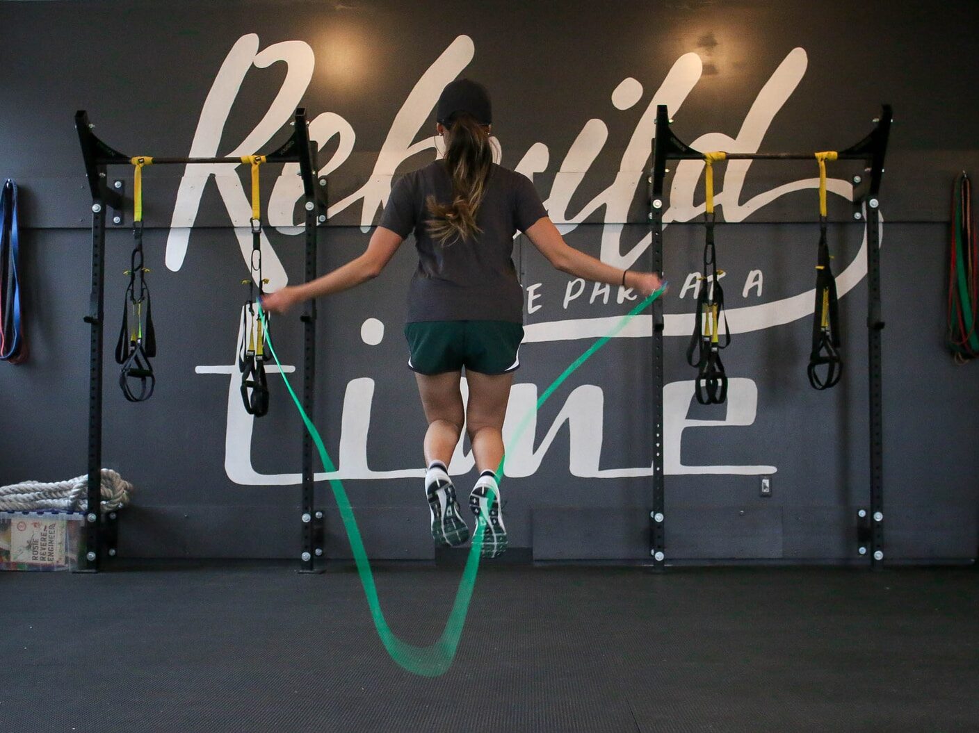 woman using jumping rope