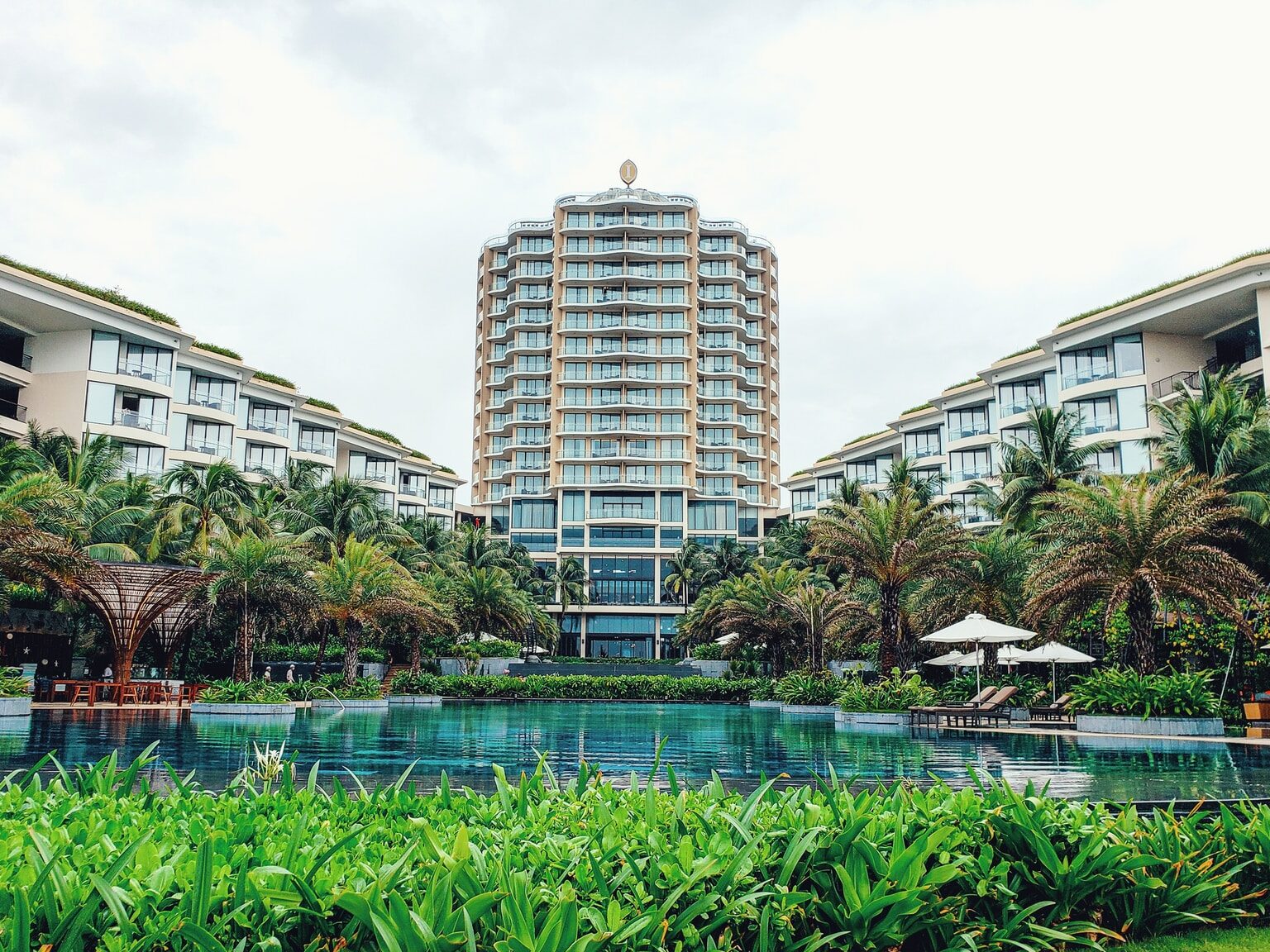 gray and brown concrete buildings