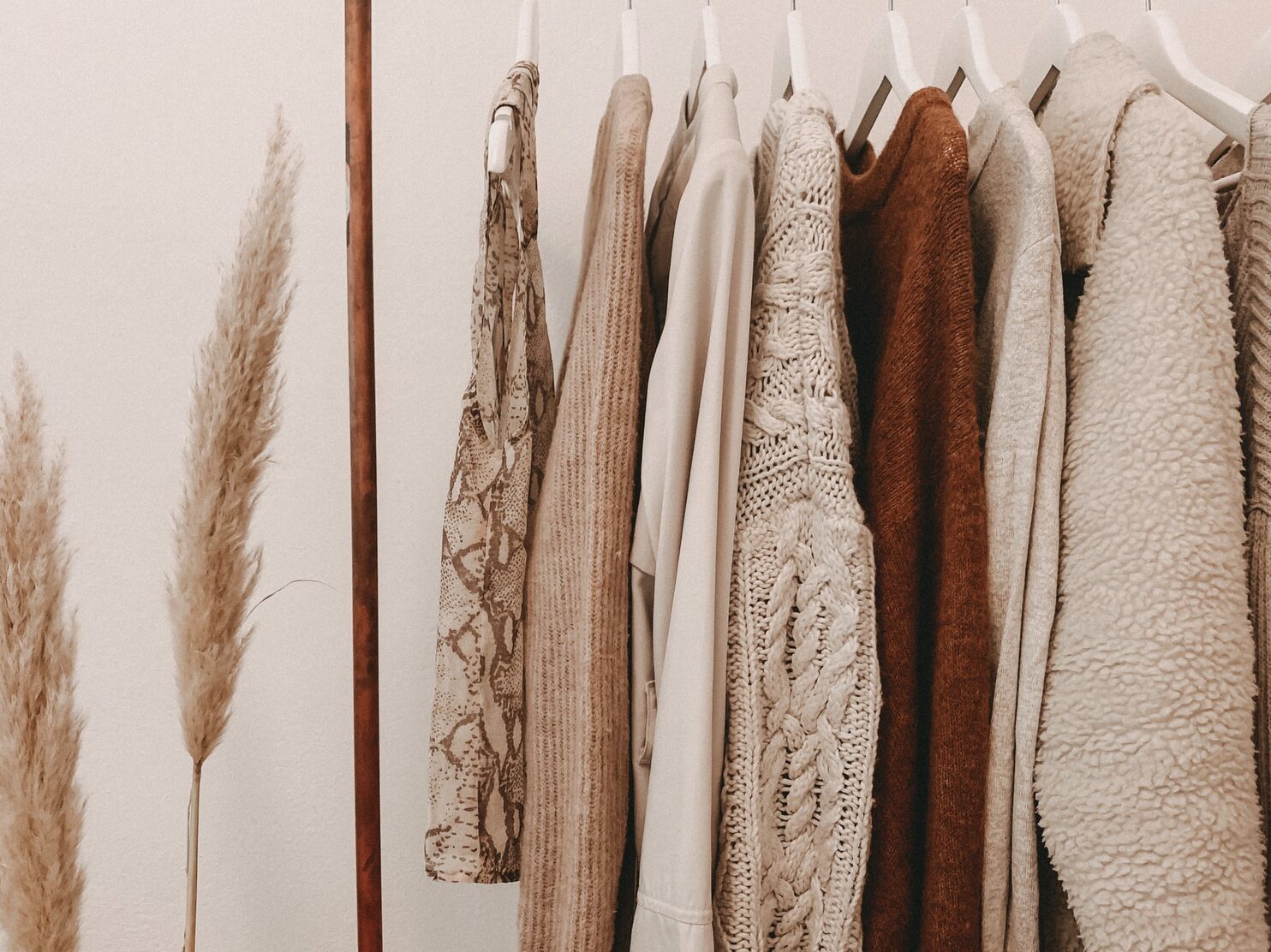 hanged top on brown and white clothes horse