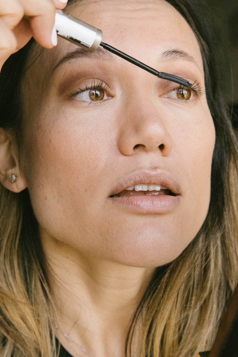 Meruyert Gonullu - ČasProŽeny.cz Photo of a Woman Using a Mascara