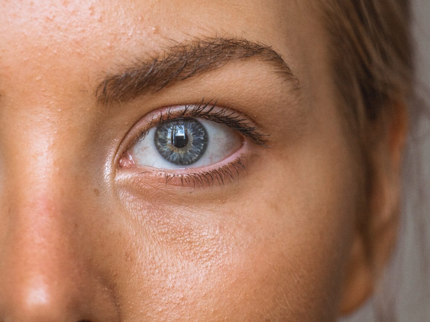 close-up photo of persons eye