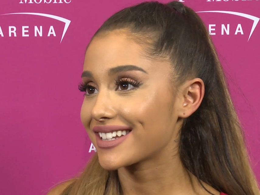 Popová diva Ariana Grande se ukázala zcela bez make-upu! Její přirozený vzhled vás šokuje!