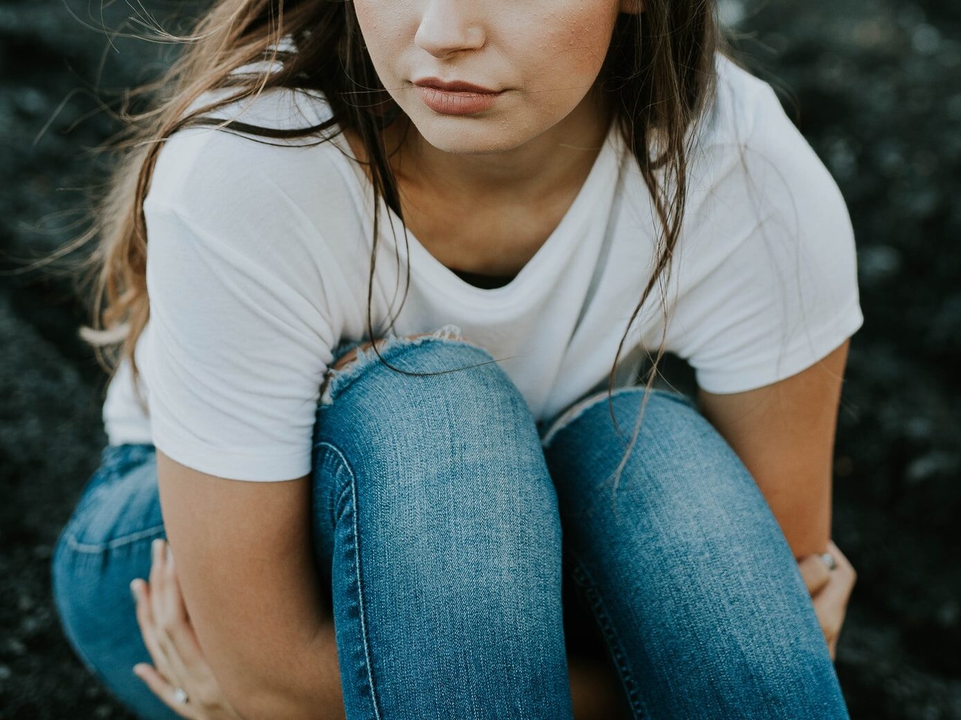 shallow focus photo of person in white scoop-neck T-shirt
