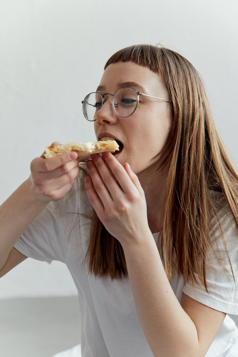Darina Belonogova - ČasProŽeny.cz Woman in White Shirt Wearing Eyeglasses while Eating Snack