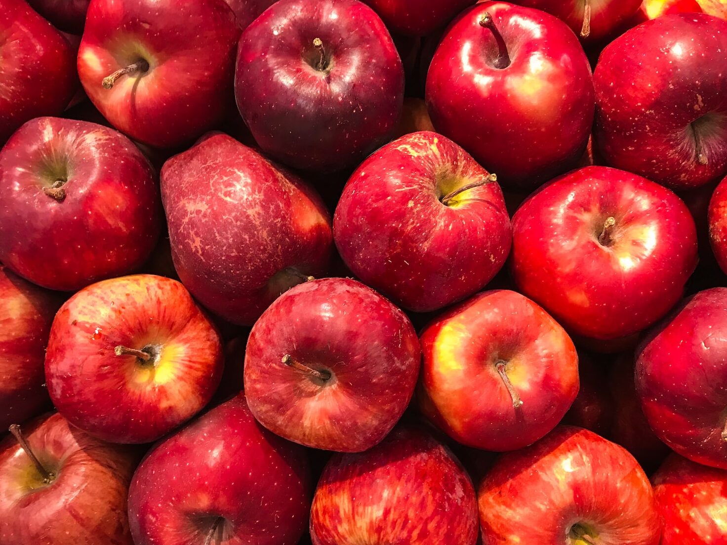 bunch of red apples