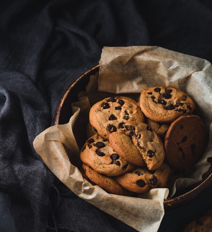 brown cookies on round brown bowl
