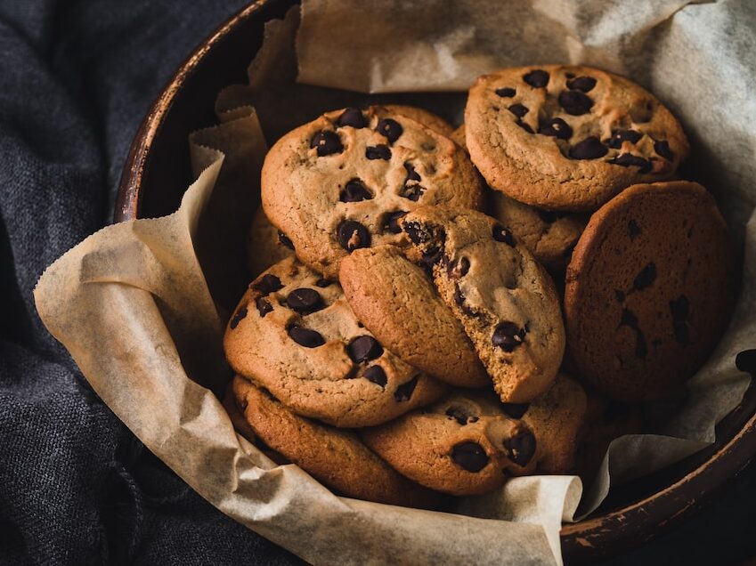 brown cookies on round brown bowl