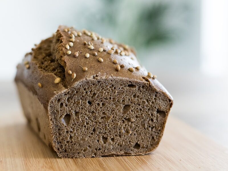 - ČasProŽeny.cz brown bread on brown wooden table