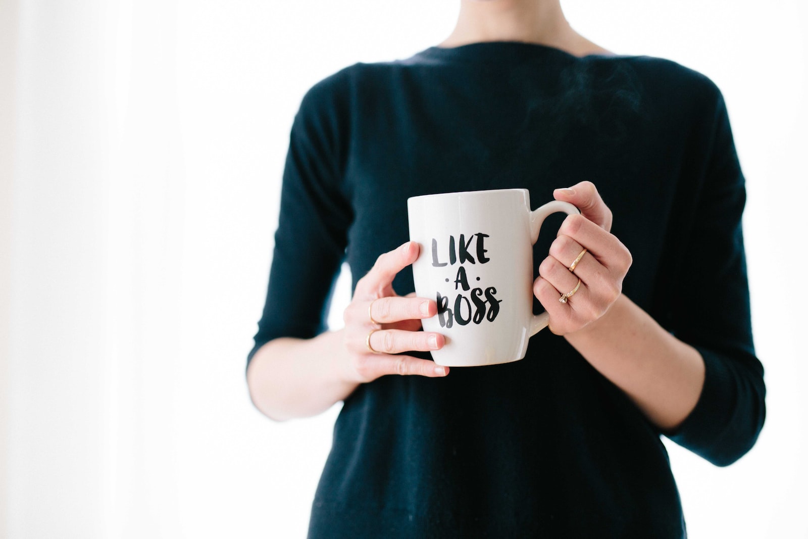 - ČasProŽeny.cz woman holding white mug while standing