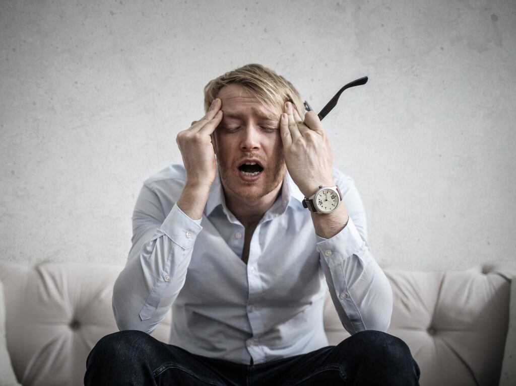 - ČasProŽeny.cz Photo Of Man Touching His Head