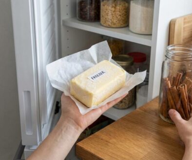 oby-ejn-m-slo-v-mraz-ku-nebo-sko-ice-v-rohu-kuchy-featured