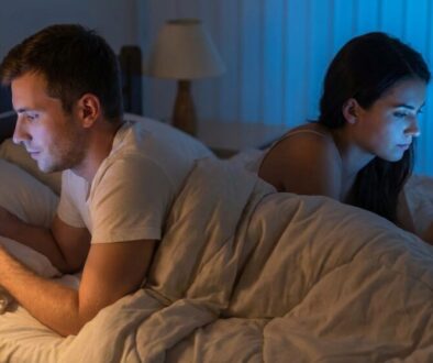 sp-te-vedle-sebe-ale-ka-d-s-mobilem-tich-zabij-featured