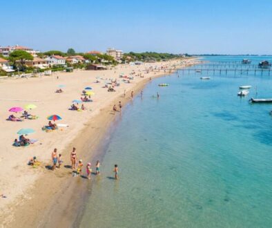 kam-se-hrabe-jadran-jen-p-r-hodin-od-hranic-jsou-featured