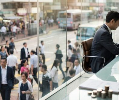 kolik-mus-te-m-s-n-vyd-l-vat-abyste-pat-ili-do-featured