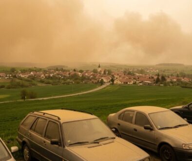 na-moravu-doraz-saharsk-prach-auta-budou-pokryt-featured